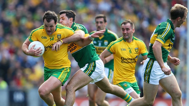 Michael Murphy evades the presence of Aidan O'Mahony