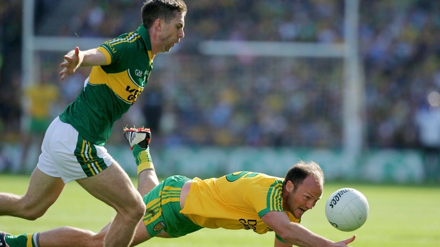 Marc Ó Sé gets the better of Colm McFadden