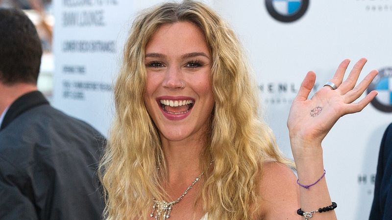 Singer Joss Stone has put her pooch before performing