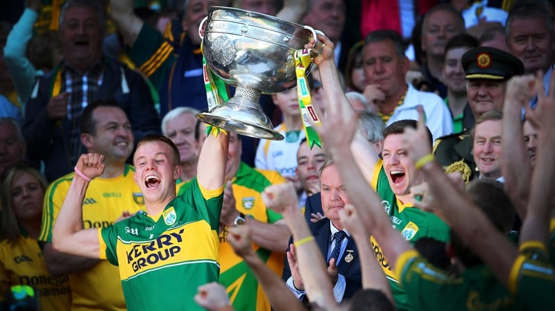 Fionn Fitzgerald lifts Sam Maguire in 2014 with co-captain Kieran O'Leary