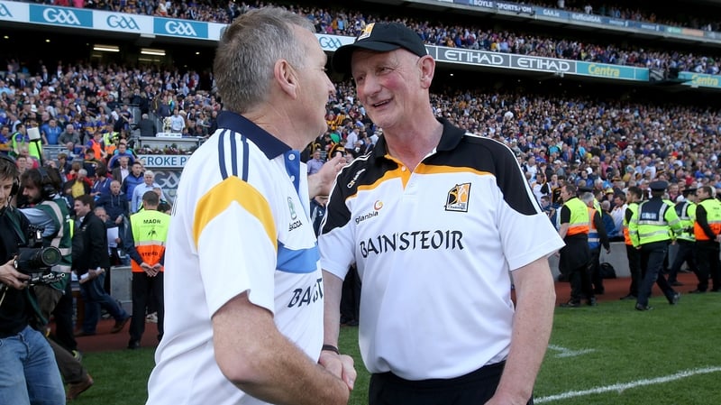 Kilkenny manager Brian Cody (r) with Tipperary boss Eamon O'Shea after the drawn final