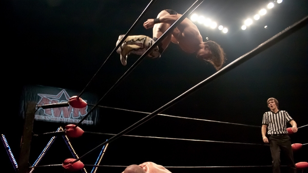 Carlito in mid-flight