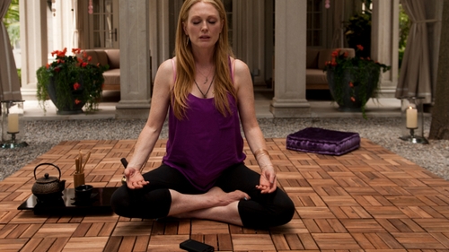 Julianne Moore plays unfulfilled actress Havana Segrand