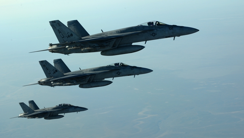 US Navy F-18E Super Hornets leaving after receiving fuel from Stratotanker over northern Iraq