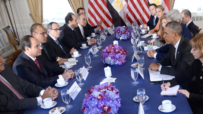 Egyptian President Abdel Fattah al-Sisi (second left, red tie) met his US counterpart Barack Obama in New York