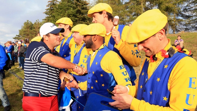 Patrick Reed shakes hands with some Europe fans