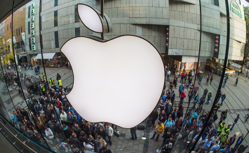 Líomhaintí Phríomhfheidhmeannach Apple, Tim Cook séanta