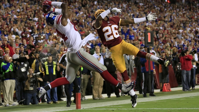Larry Donnell of the New York Giants catches a pass for a touchdown at FedExField in Maryland