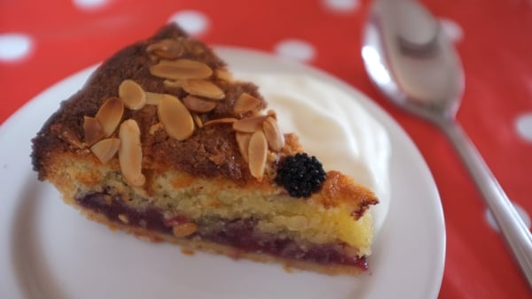 Apple & Blackberry Tart