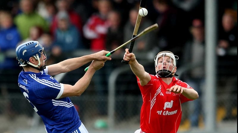 Conor Ryan and Crusheen’s Alan Tuohy (R)