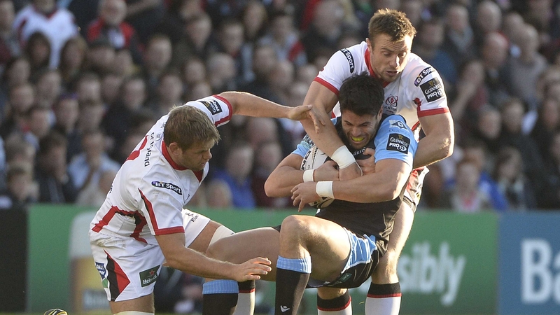 Ulster's Tommy Bowe wraps up Glasgow's Sean Maitland