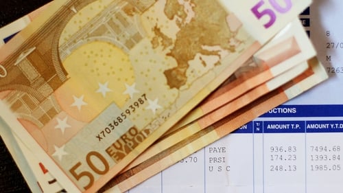 The report states that around 400,000 workers are on low pay with insufficient income to live on