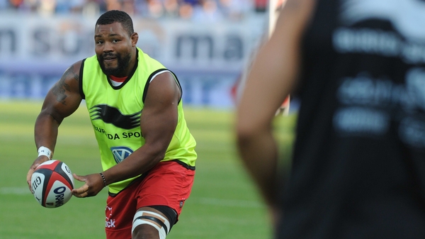 Steffon Armitage warms up prior to the Top 14 rugby clash between Toulon and Aviron Bayonnais