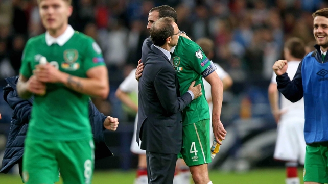Martin O'Neill congratulates goalscorer O'Shea