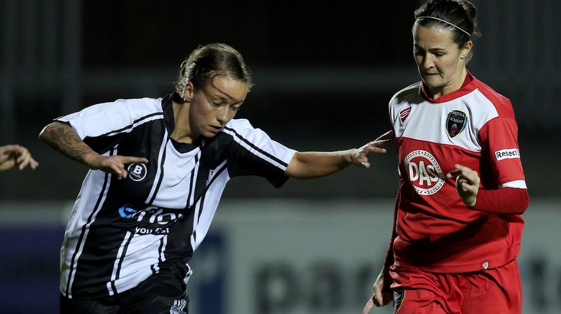 Pearl Slattery (l) got a consolation goal for the Dublin side