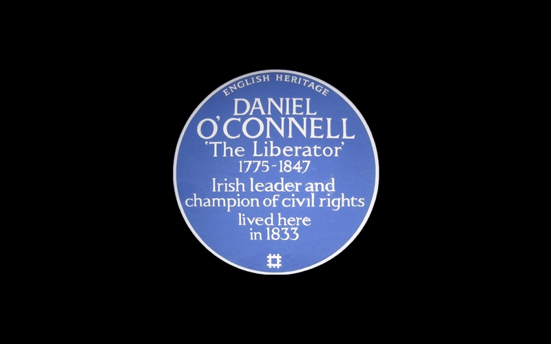 The plaque was unveiled above high-end boutiques and restaurants of Albemarle Street in London