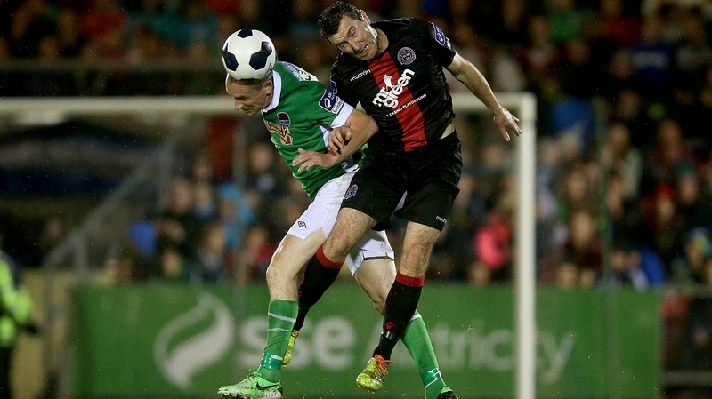 Veterans Colin Healy (Cork City) and Jason Byrne (Bohemians) contest an aerial duel at Turner's Cross
