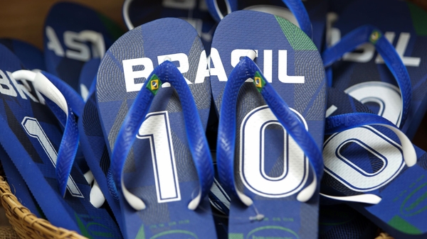 Dunga claimed he was not banning flip-flops but that players flouting the rules could be excluded from future squads
