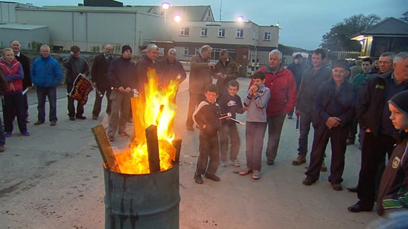 Beef farmers in Rathdowney, Laois will continue to protest until 3pm tomorrow