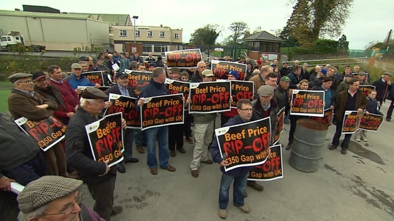 Farmers are planning to hold a 48-hour protest outside beef factories beginning on Sunday unless progress is made