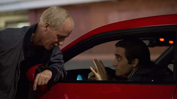 Dan Gilroy and Jake Gyllenhaal on set