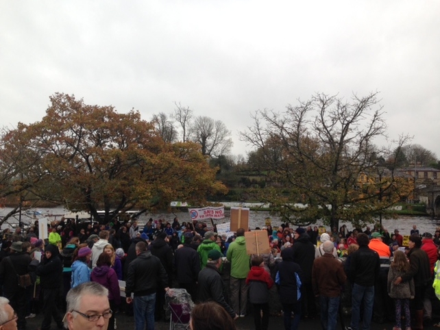 Demonstrators in Carrick-on-Shannon are reported to be chanting: 'We ain't paying ... we are voting'.
