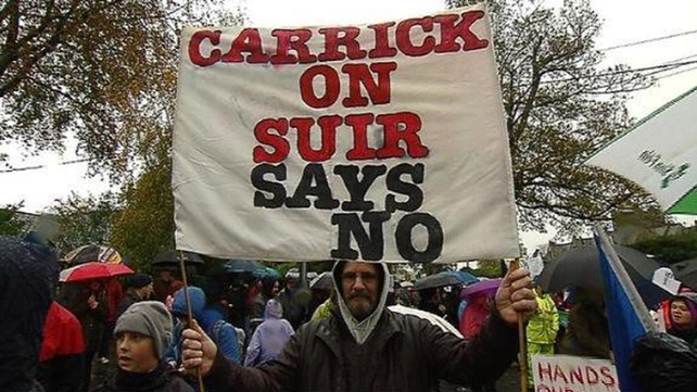 Carrick-on-Suir protesters marching through the town (Pic: @SuzanneHilitetv)