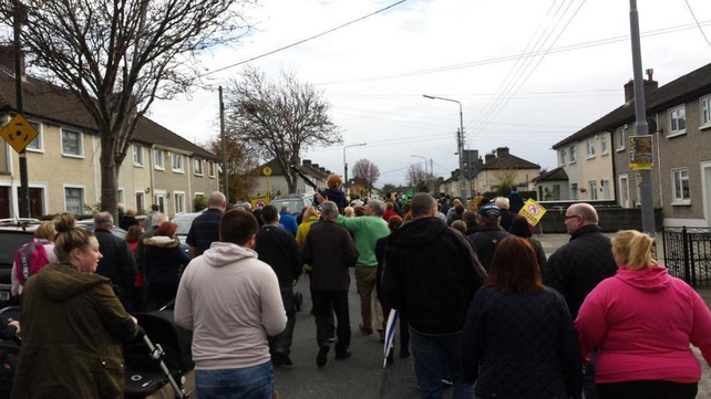 Around 1,000 people protested in Drimnagh, Dublin (Pic: @cinnfhaolaidh)