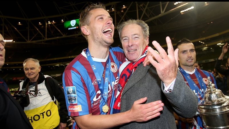 Former St Pat's manager Brian Kerr with captain Ger O'Brien