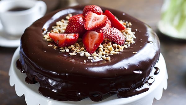 Dark Chocolate Hazelnut Mud Pie with Strawberries