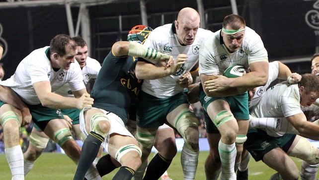 Paul O'Connell helps Rhys Ruddock burst through for the try that put Ireland ahead