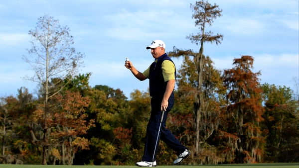 John Rollins acknowledges fans after sinking a birdie on the 16th hole at the Country Club of Jackson