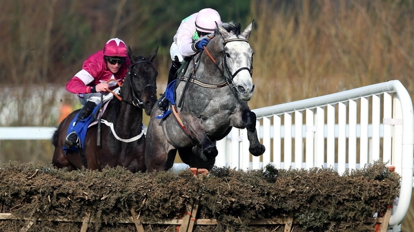 Champagne Fever and Paul Townend went off 8/11 favourite