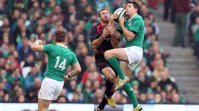 Felix Jones wins early high ball for Ireland