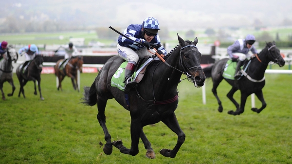 Garde La Victoire wins the Greatwood Hurdle to round off a great weekend for the Philip Hobbs-Richard Johnson axis