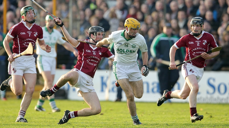 Ballyhale's Colin Fennelly escapes the chasing posse of Clara players