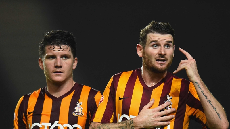 Mark Yeates of Bradford (right)