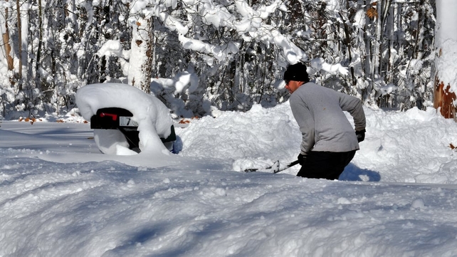 Greg Mitri makes his way through nearly 1.5 meters of snow in the Lakeview neighbourhood of Buffalo
