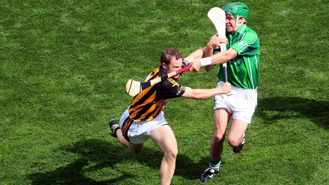 Mike O'Brien Limerick tries to stop Walsh's run in the 2007 All-Ireland final