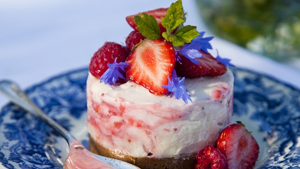 Mini Strawberry and White Chocolate Cheesecakes