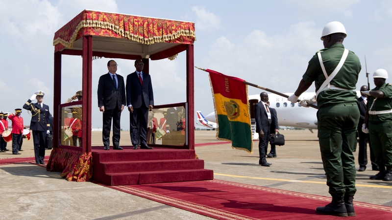 French President Francois Hollande with his Guinean counterpart Alpha Conde at Conakry airport