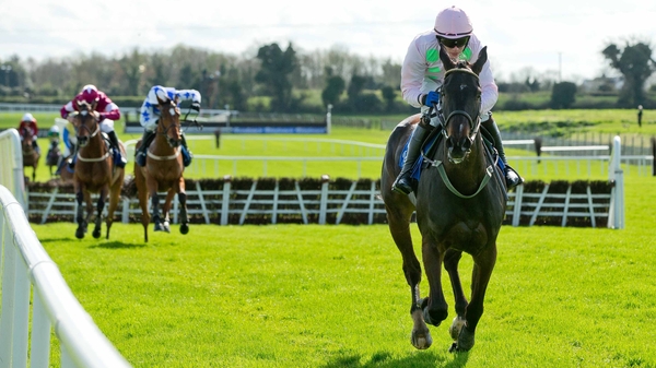 Adriana Des Mottes goes in the Irish Stallion Farms European Breeders Fund Mares Novice Hurdle