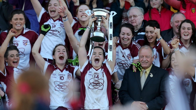 Termon's Geraldine McLaughlin lifts the trophy after the Women's All-Ireland Club SFC final