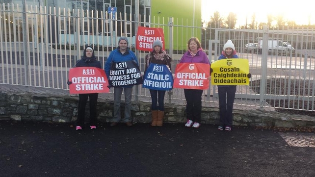 The protest outside Ballinamore CS in Co Leitrim