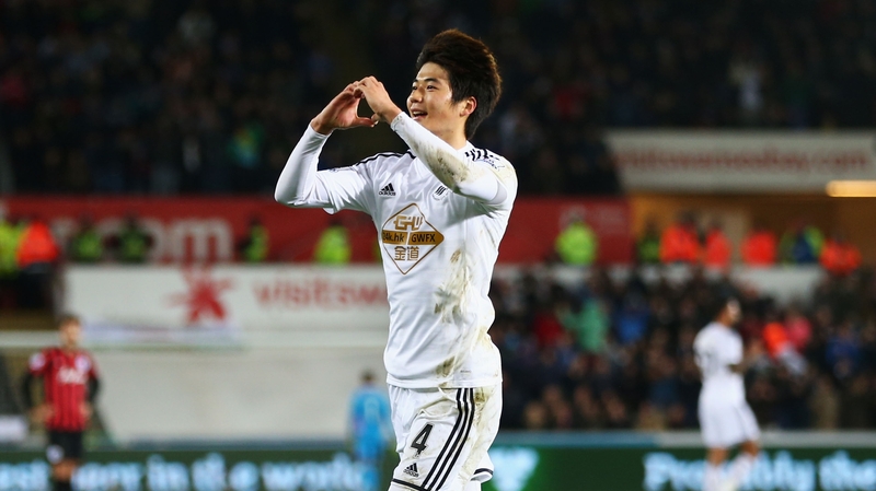 Sung-Yueng of Swansea City celebrates as he scores their first goal
