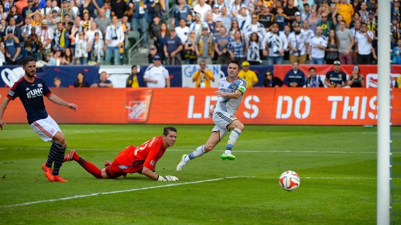 Robbie Keane scores the winning goal