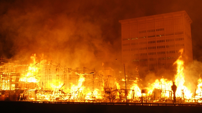 A massive fire destroyed a seven-storey building under construction in downtown Los Angeles
