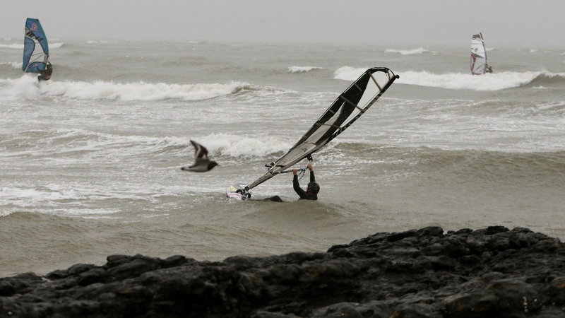 Warning that high waves may result in coastal flooding