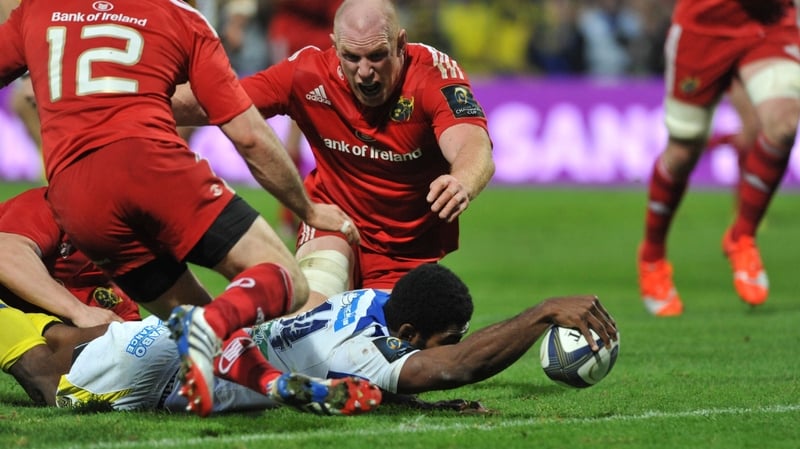 Noa Nakaitaci touches down for a Clermont try