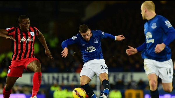 Ross Barkley shoots to score Everton's opening goal